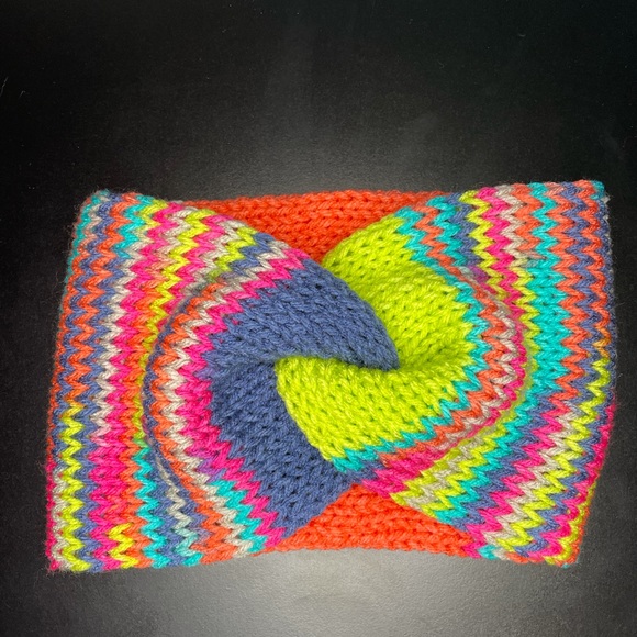 Messy bun ear warmer - Picture 9 of 11